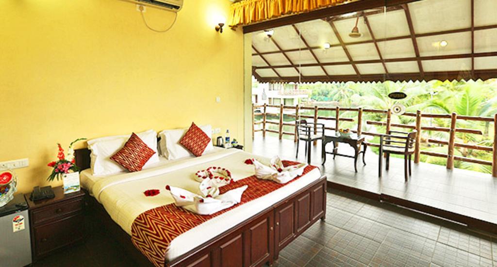 Kalathil Lake Resort Vaikom Exterior photo
