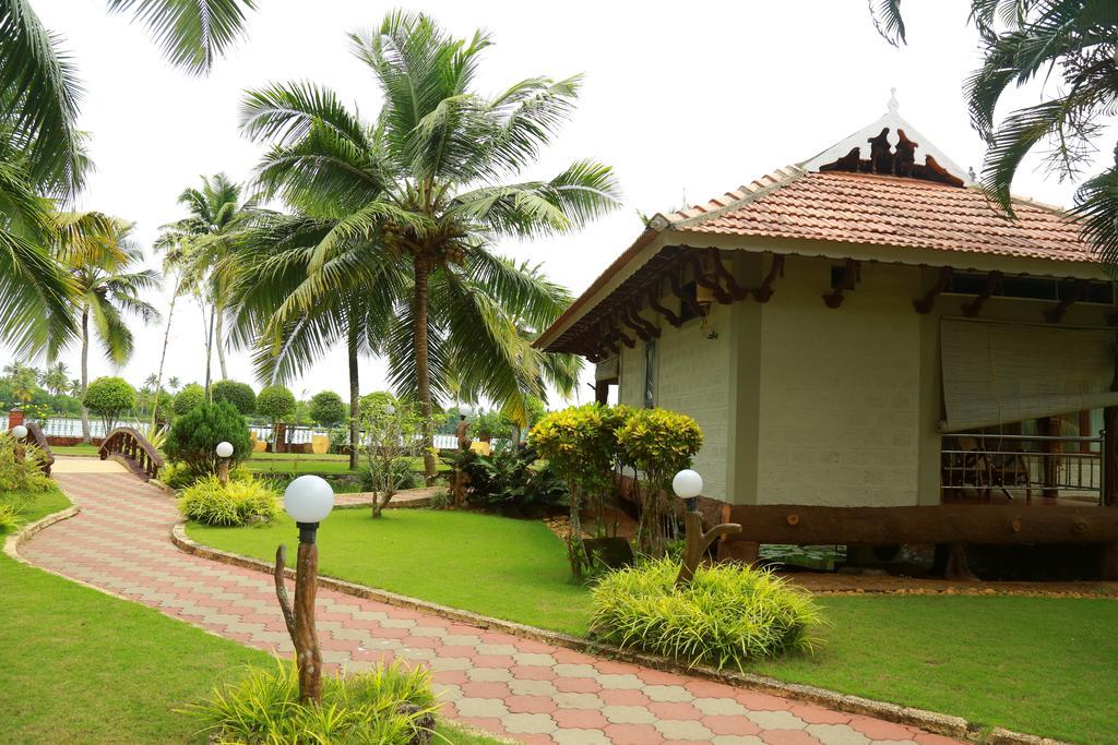 Kalathil Lake Resort Vaikom Exterior photo