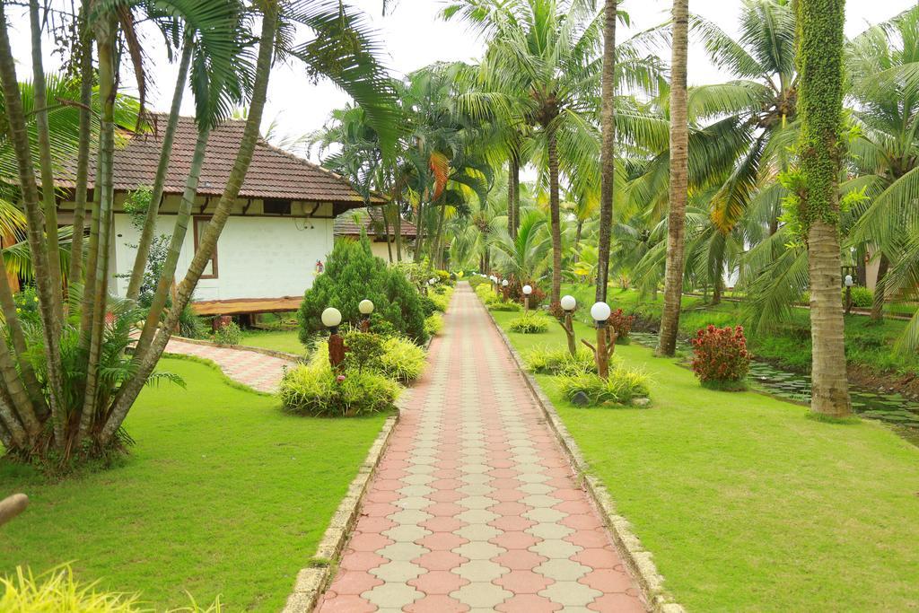 Kalathil Lake Resort Vaikom Exterior photo