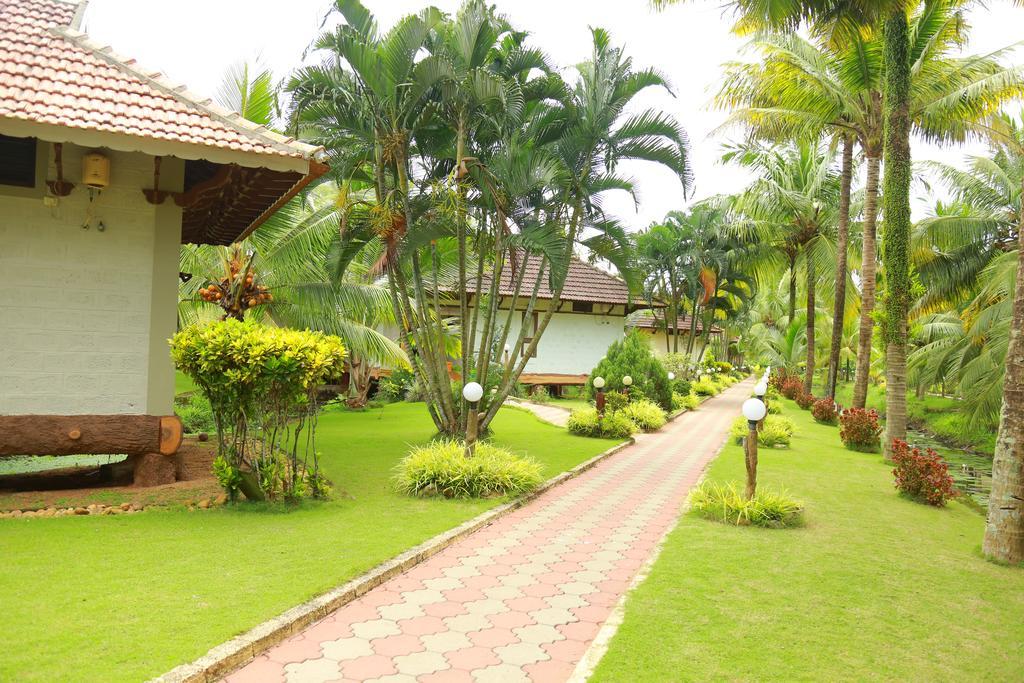 Kalathil Lake Resort Vaikom Exterior photo