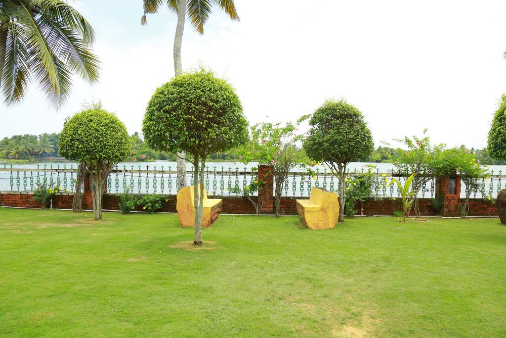 Kalathil Lake Resort Vaikom Exterior photo