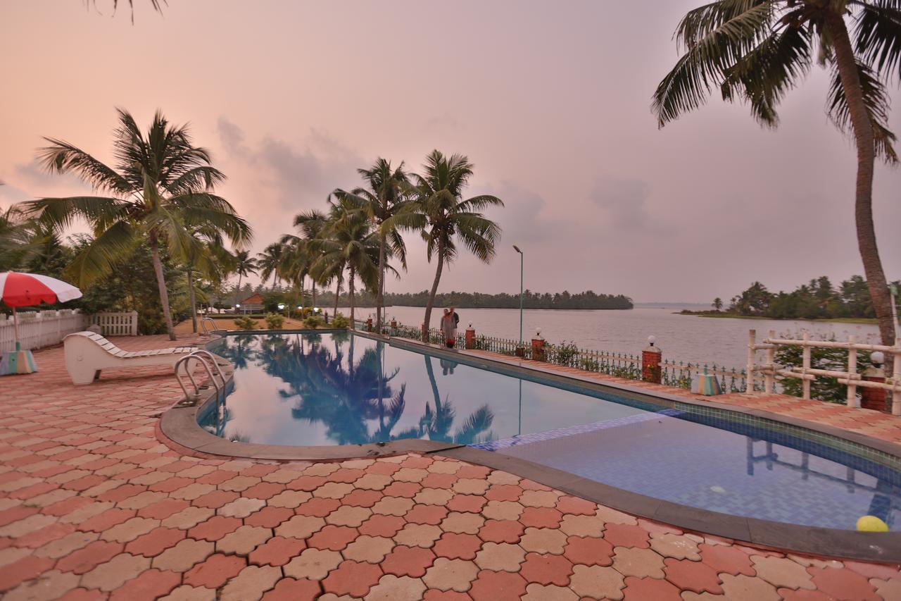 Kalathil Lake Resort Vaikom Exterior photo