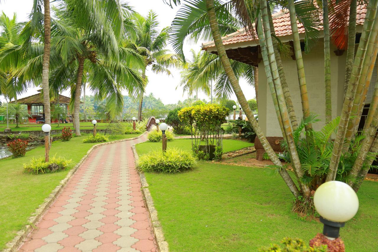 Kalathil Lake Resort Vaikom Exterior photo