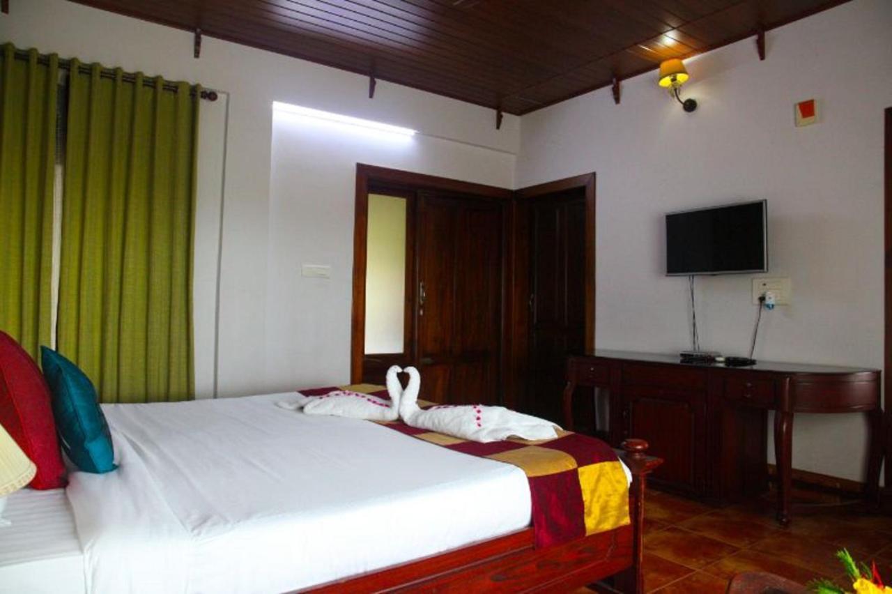 Kalathil Lake Resort Vaikom Exterior photo